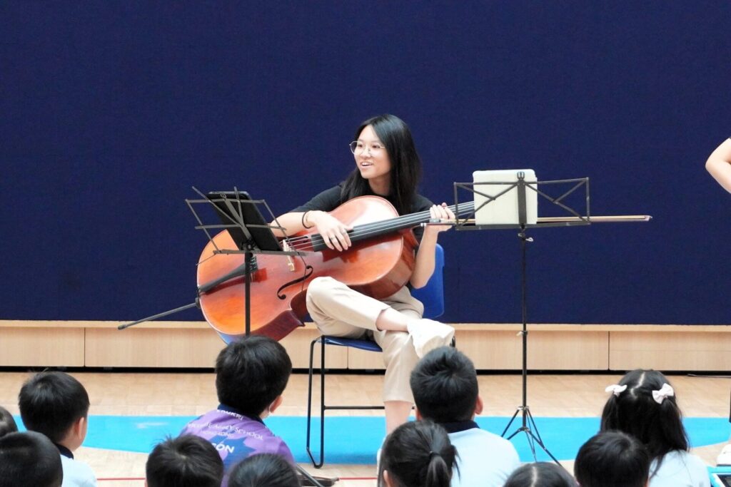 Sophie Ng is performing on stage with her lovely cello!