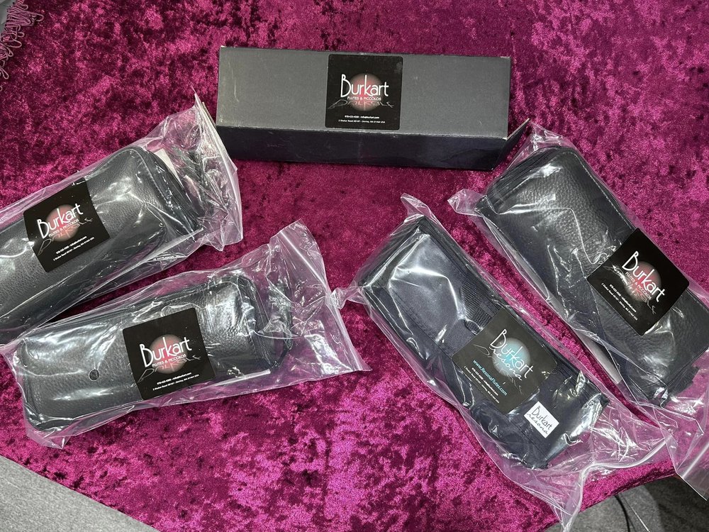 There are 5 Burkart piccolo models available in total, pick whatever you want!