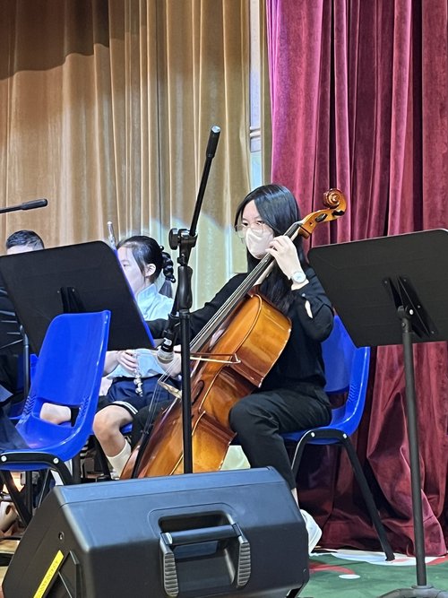 Sophie is taking part for the role of cello performer, contributing a lot to the student concert!