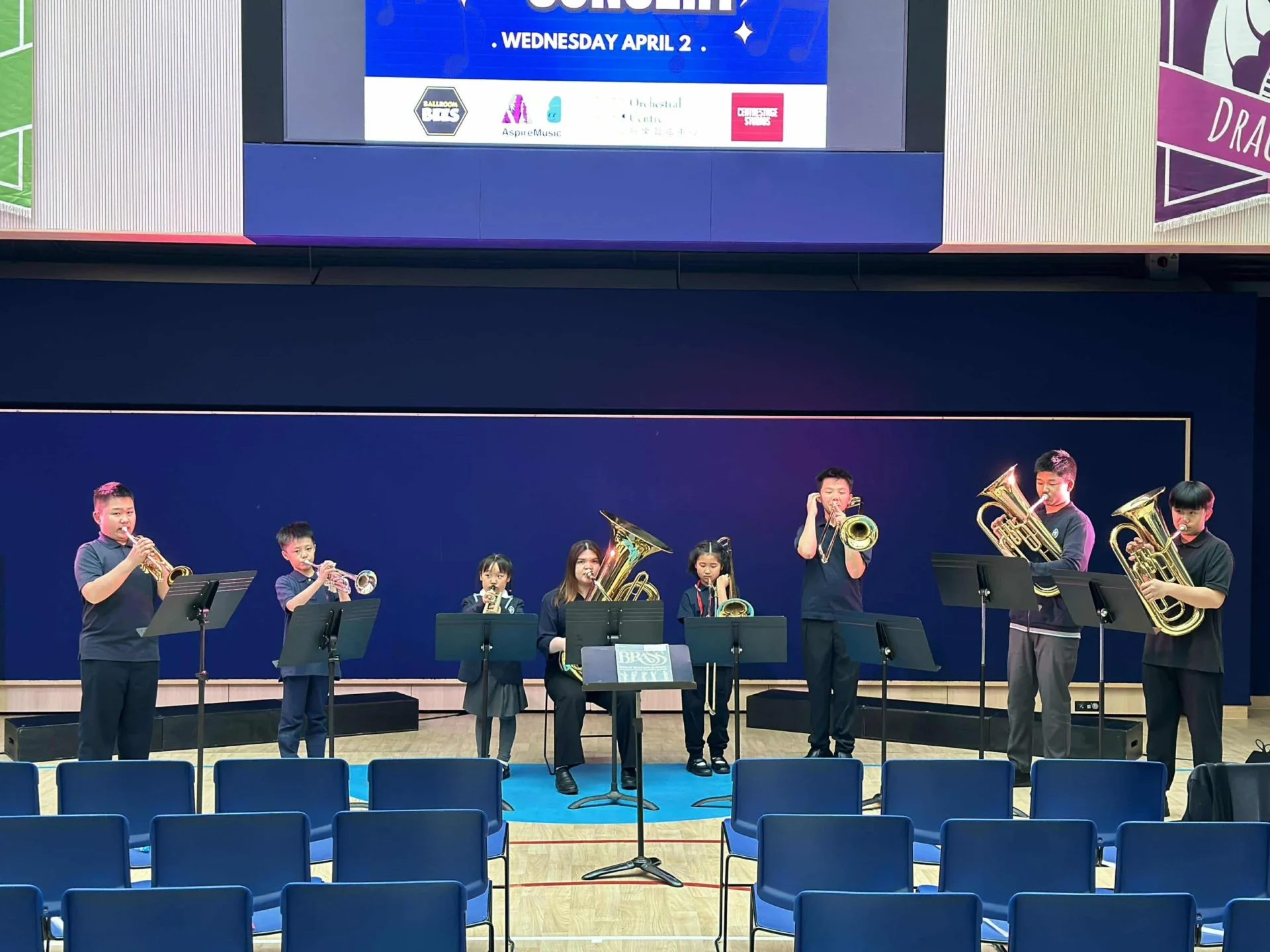 This is one of the concerts that was performed at WASHK. A full photo of all the performers.
