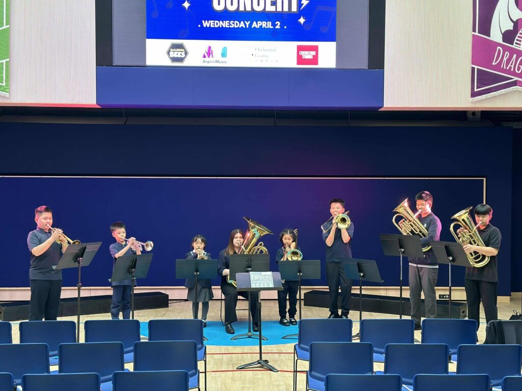 This is one of the concerts that was performed at WASHK. Vivian Heung is at the center position.